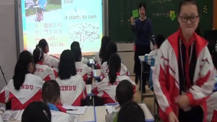 外研版(三起)小學英語六下Module5 Unit 2 He’s riding his bike, but it starts to rain.四川李真亞